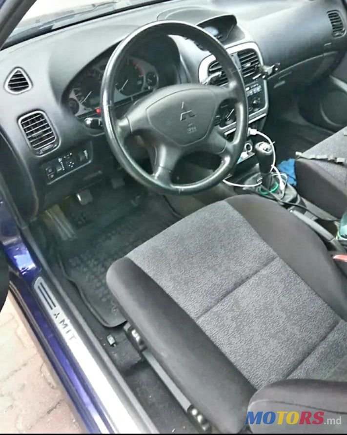 2003' Mitsubishi Carisma photo #5