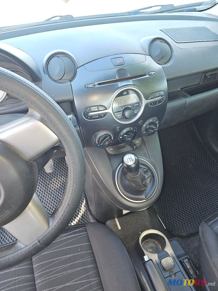2009' Mazda 2 photo #3