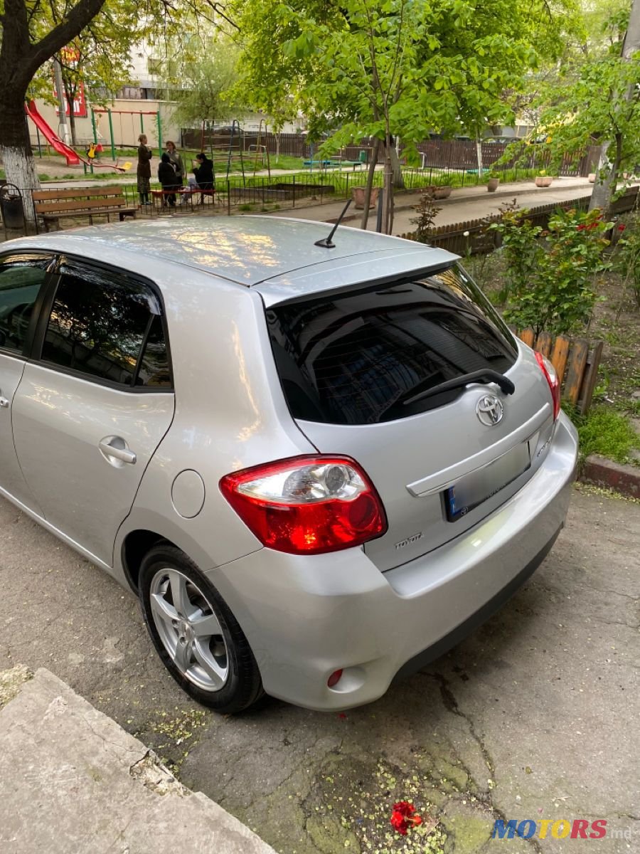2012' Toyota Auris photo #3