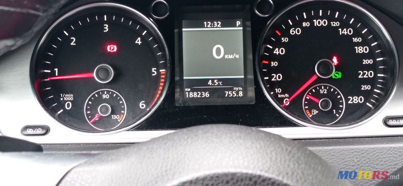 2013' Volkswagen Passat photo #5