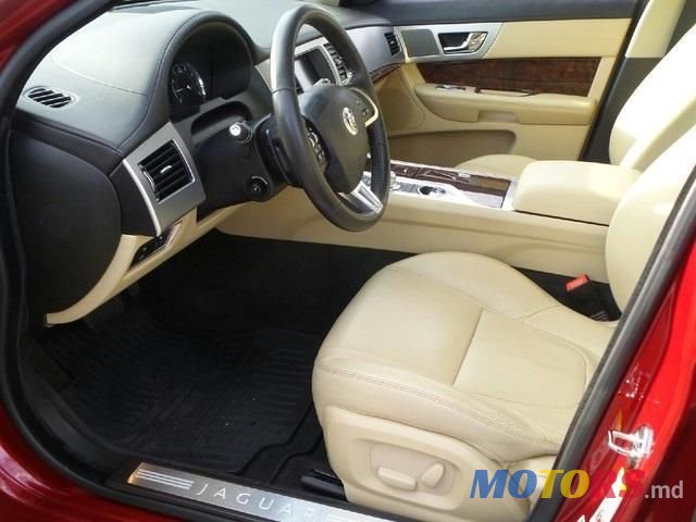 2013' Jaguar XF photo #4
