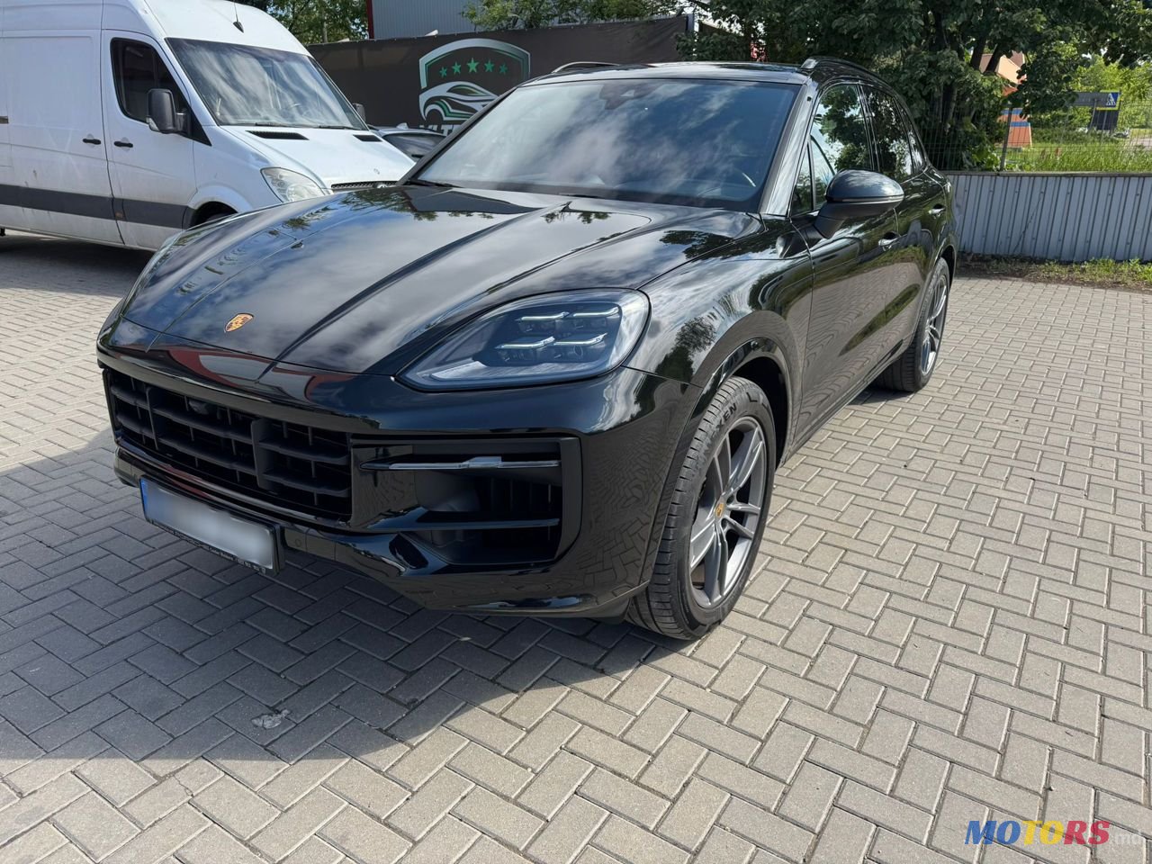 2023' Porsche Cayenne photo #2