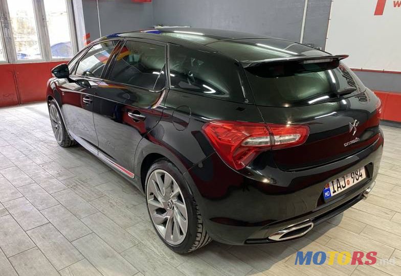 2012' Citroen DS5 photo #2