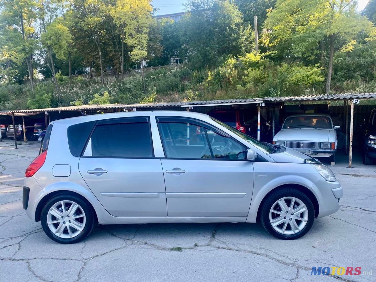 2009' Renault Scenic photo #5