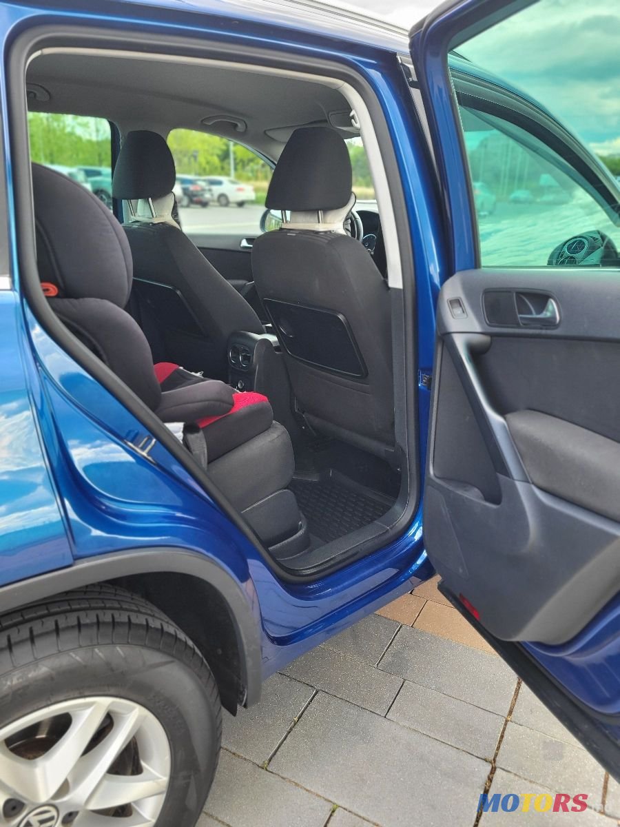 2010' Volkswagen Tiguan photo #6