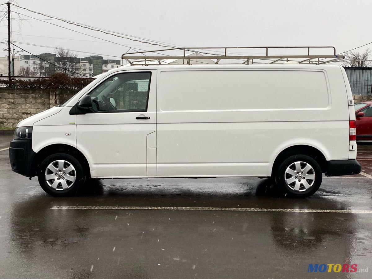 2013' Volkswagen Transporter photo #2