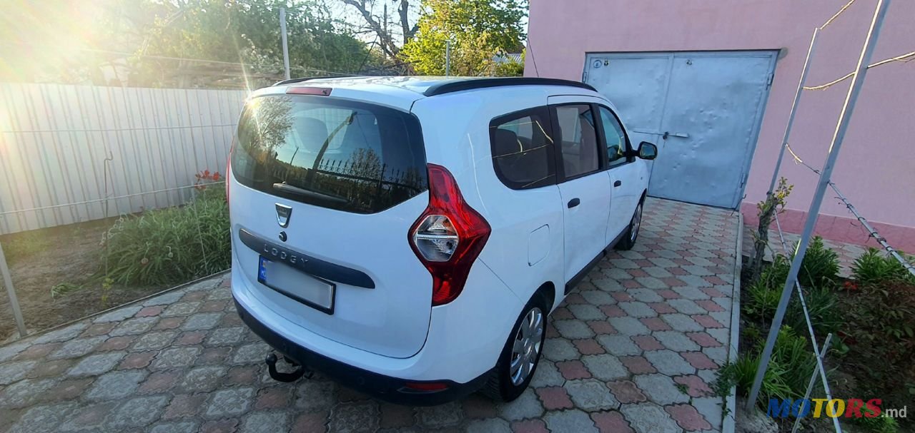 2013' Dacia Lodgy photo #3