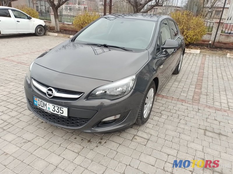 2013' Opel Astra photo #2