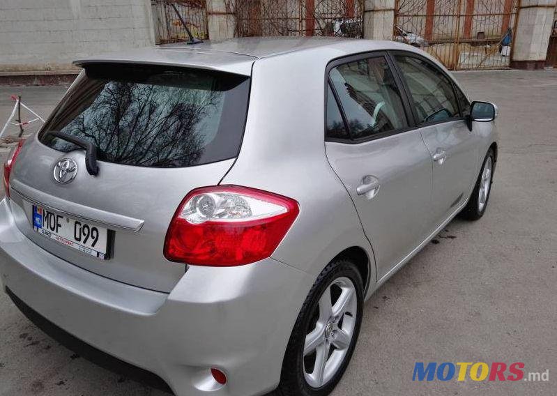 2011' Toyota Auris photo #1