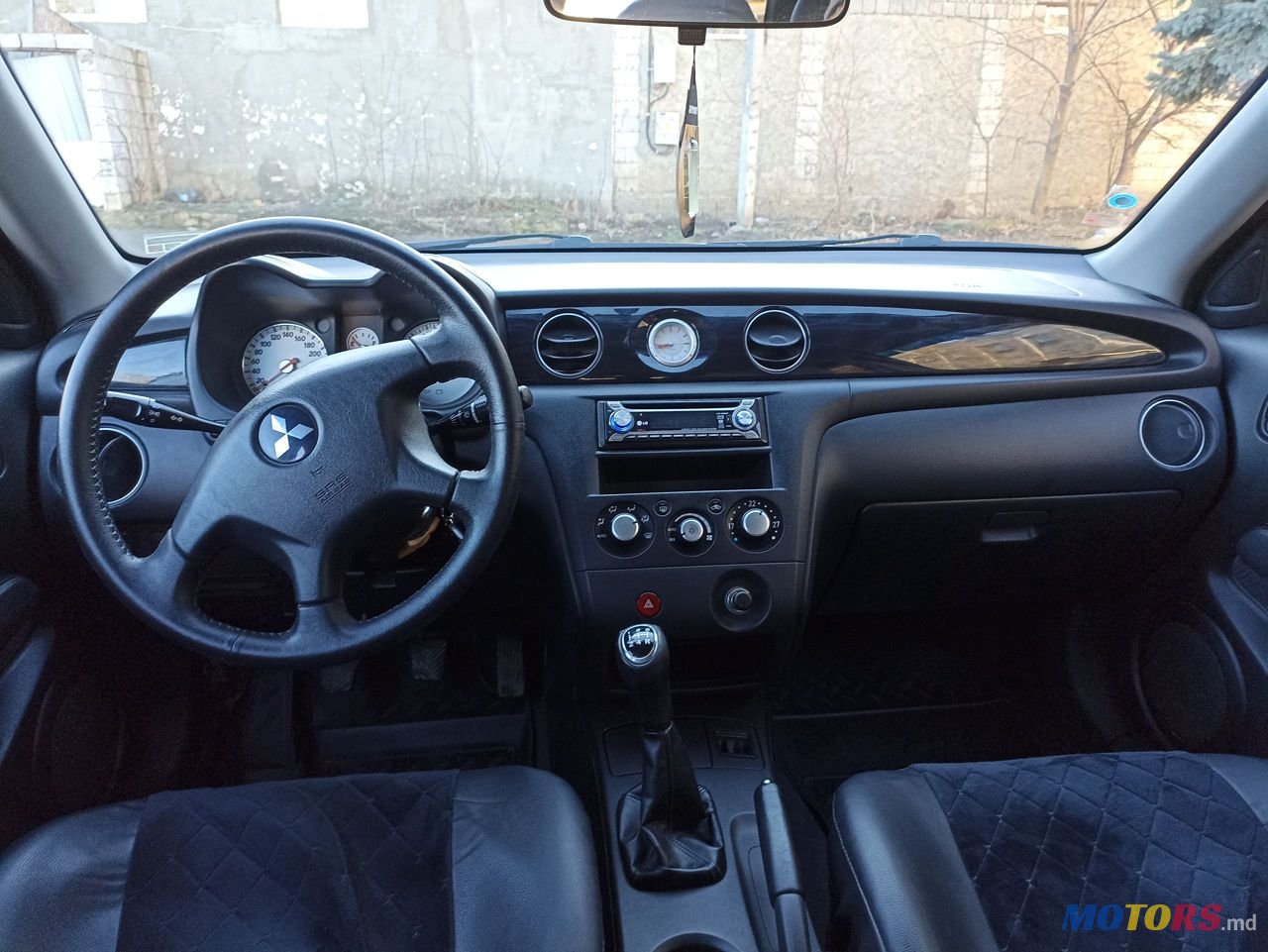 2004' Mitsubishi Outlander photo #6