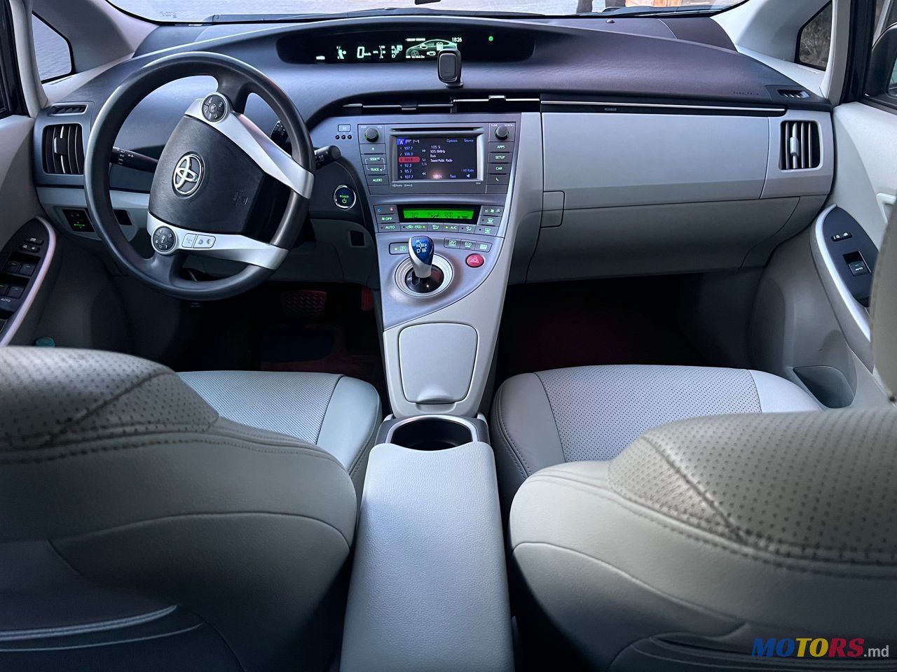 2014' Toyota Prius photo #4