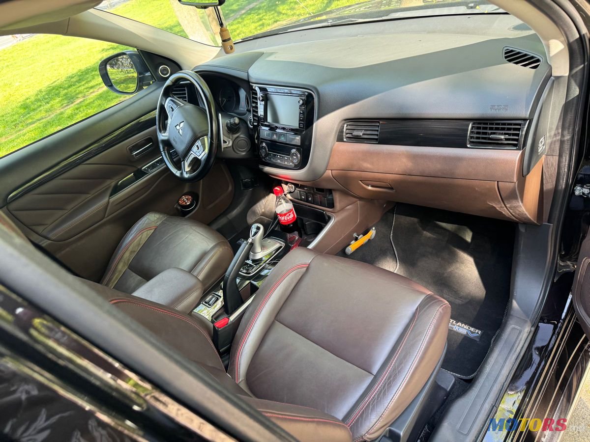 2015' Mitsubishi Outlander photo #1