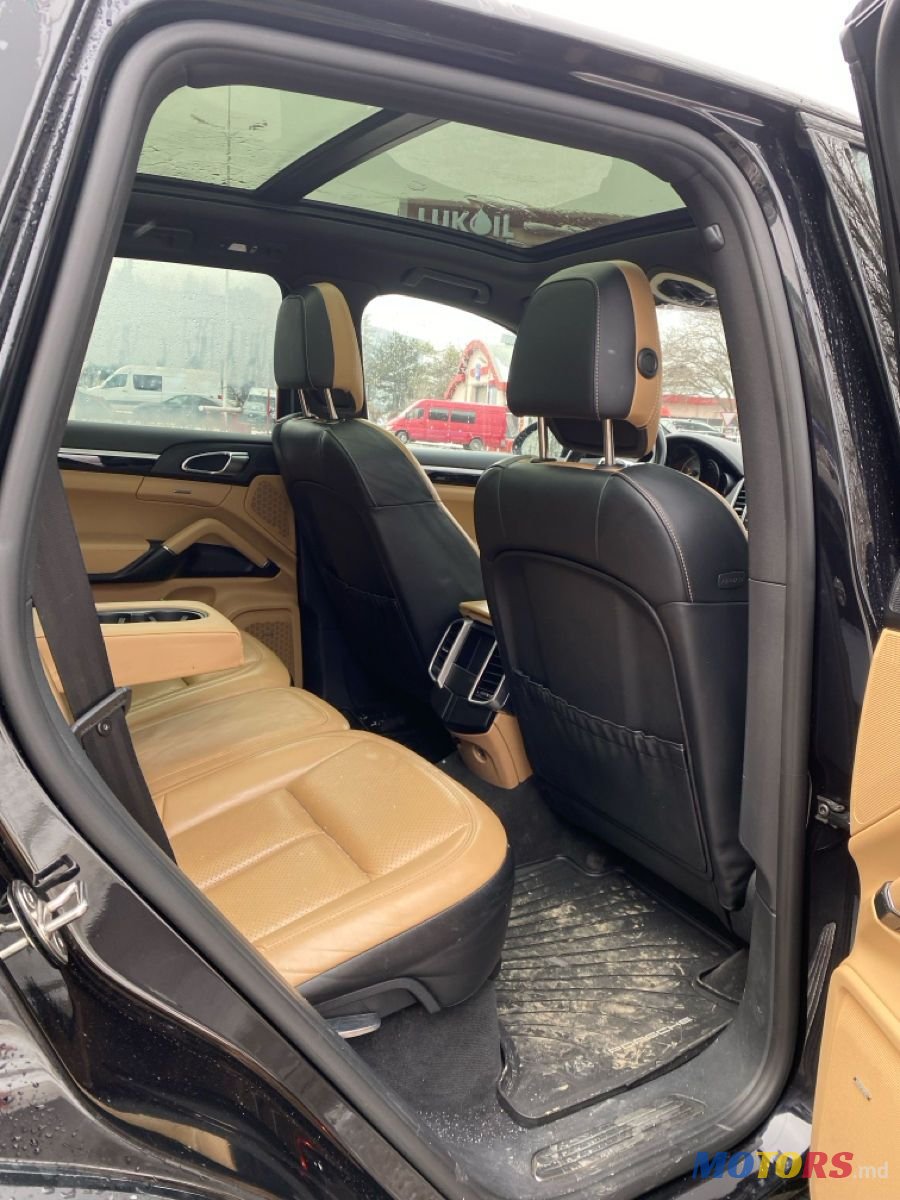 2015' Porsche Cayenne photo #6