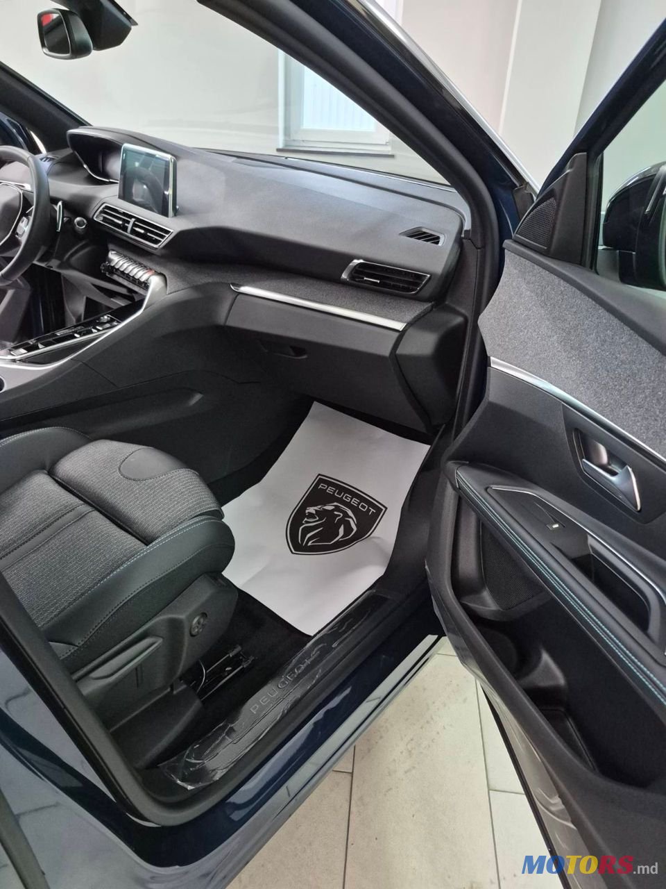 2024' Peugeot 5008 photo #3