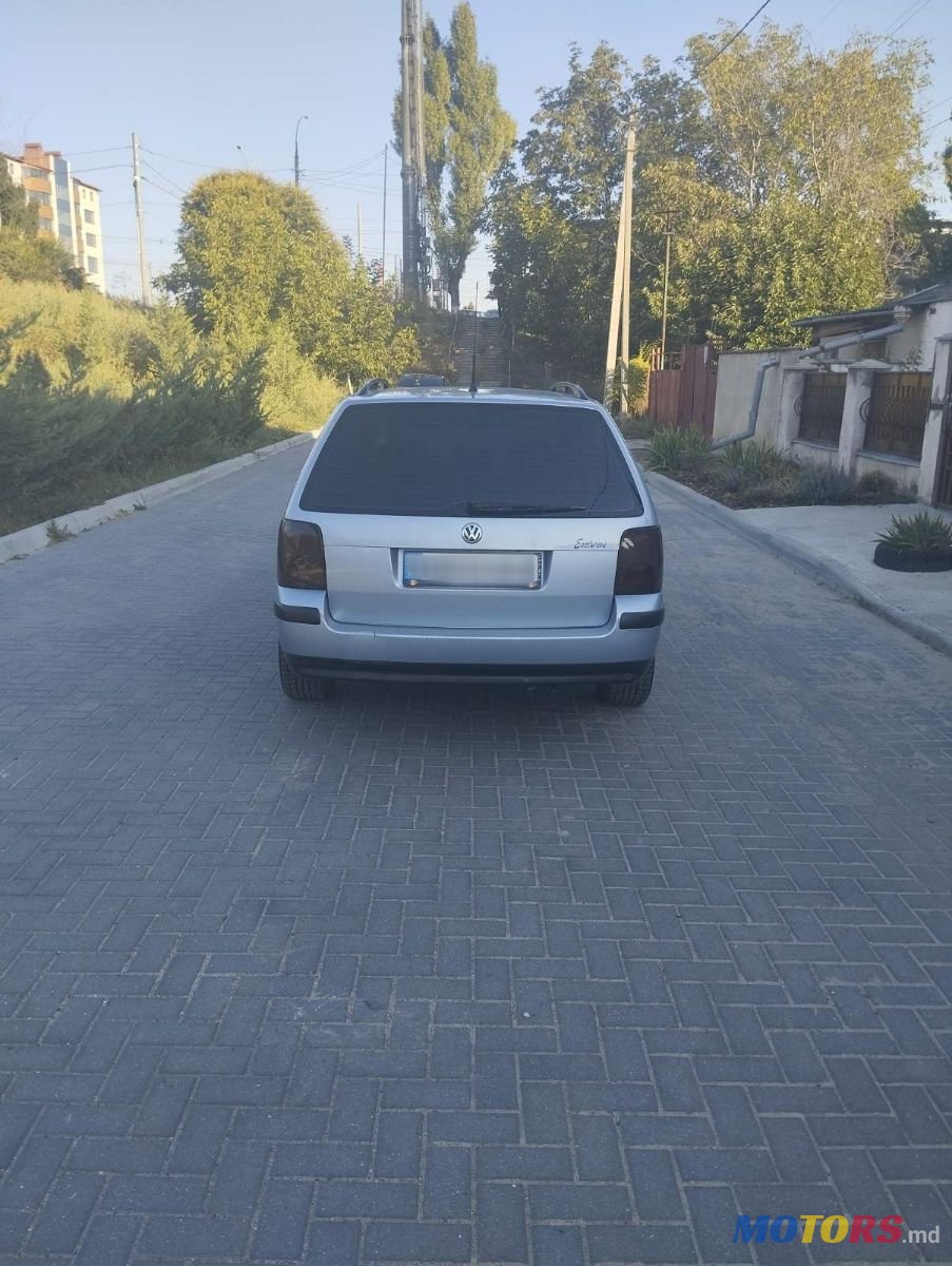 2004' Volkswagen Passat photo #2