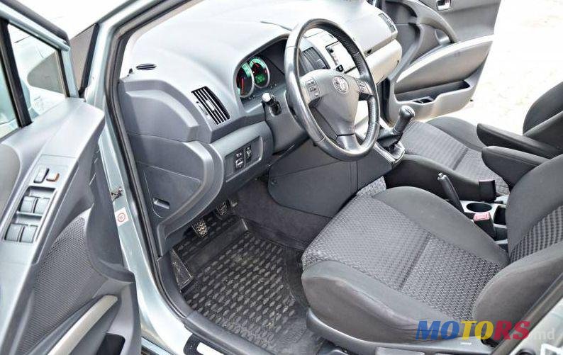 2008' Toyota Corolla Verso photo #2