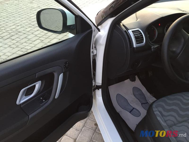 2008' Skoda Fabia photo #6