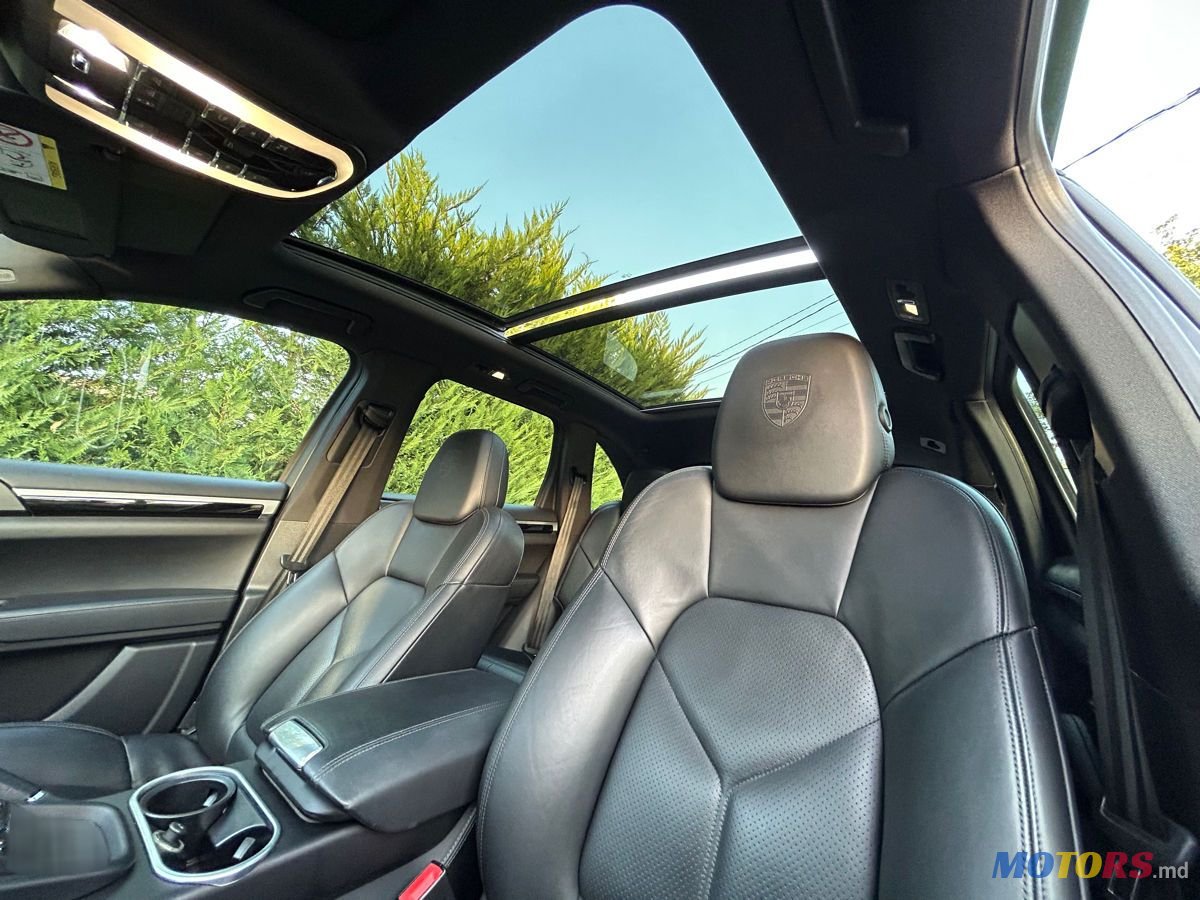 2017' Porsche Cayenne photo #6
