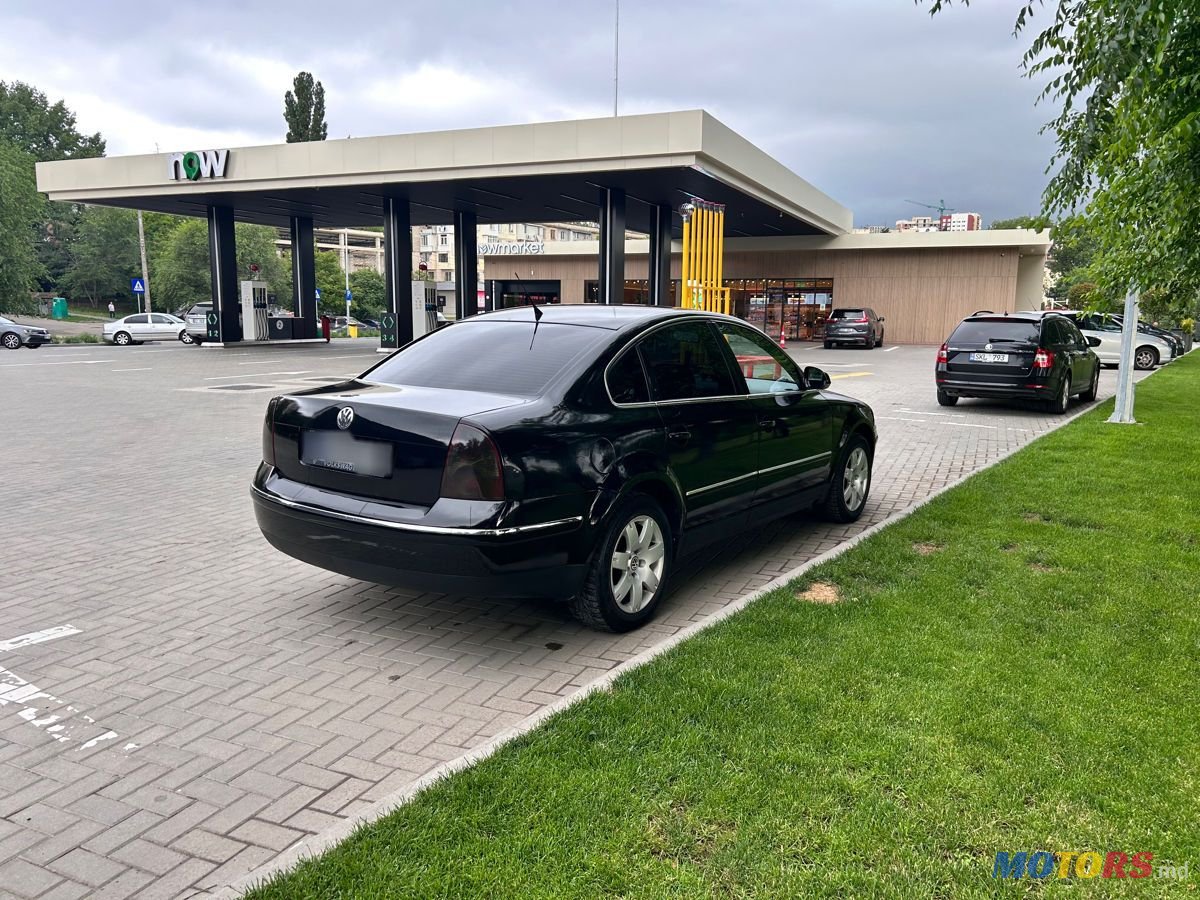 2005' Volkswagen Passat photo #4