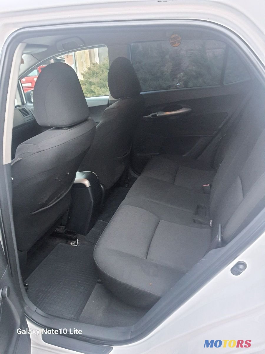 2007' Toyota Auris photo #1