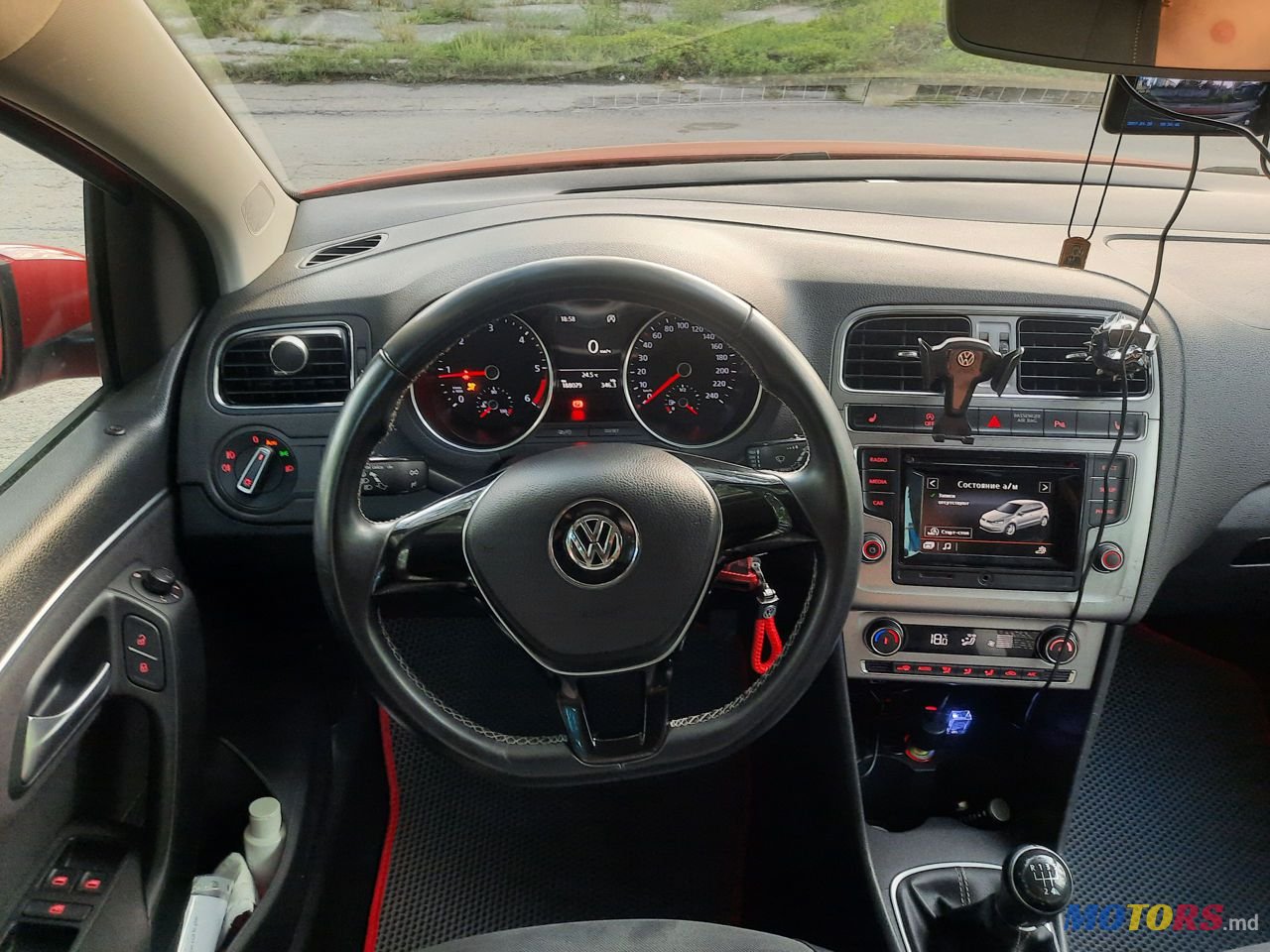 2015' Volkswagen Polo photo #5