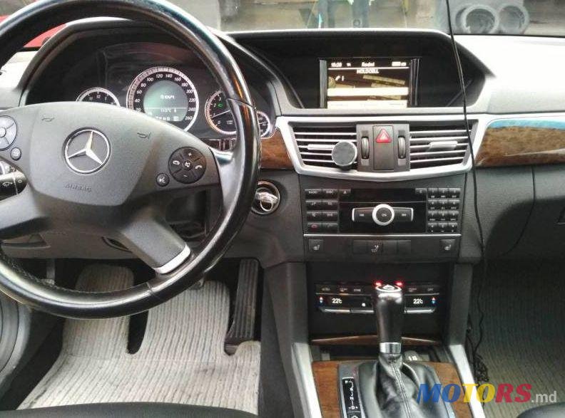 2011' Mercedes-Benz E photo #2