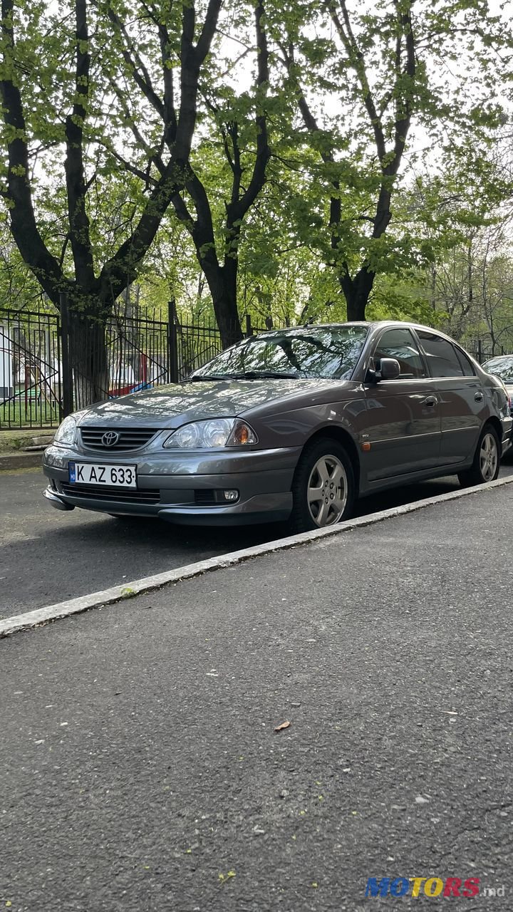 2002' Toyota Avensis photo #1
