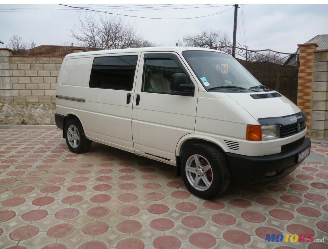 2002' Volkswagen Transporter photo #1