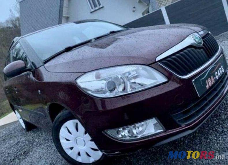 2011' Skoda Fabia photo #2