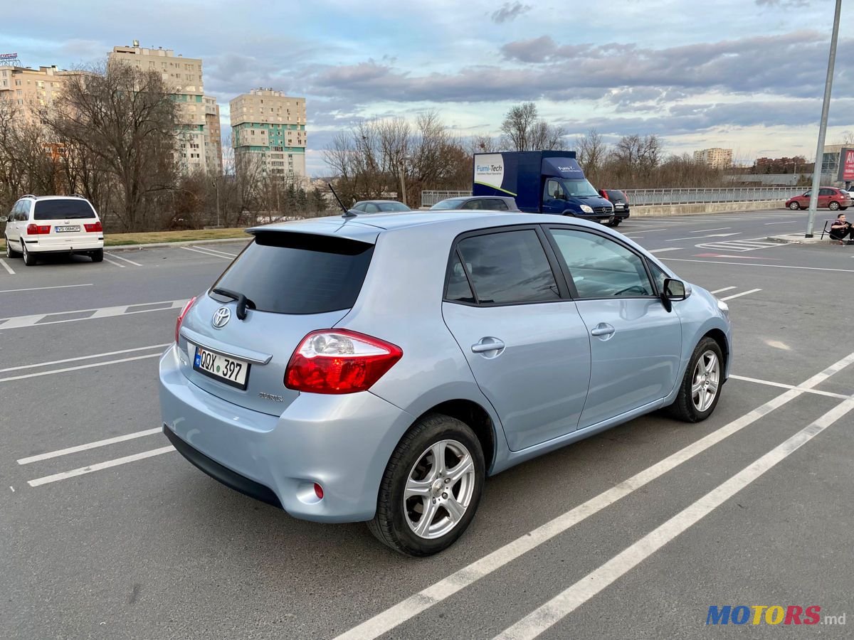 2011' Toyota Auris photo #3