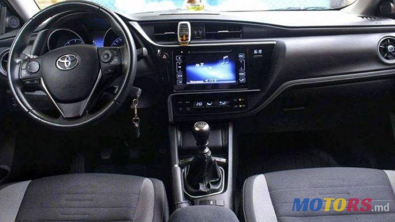 2015' Toyota Auris photo #2