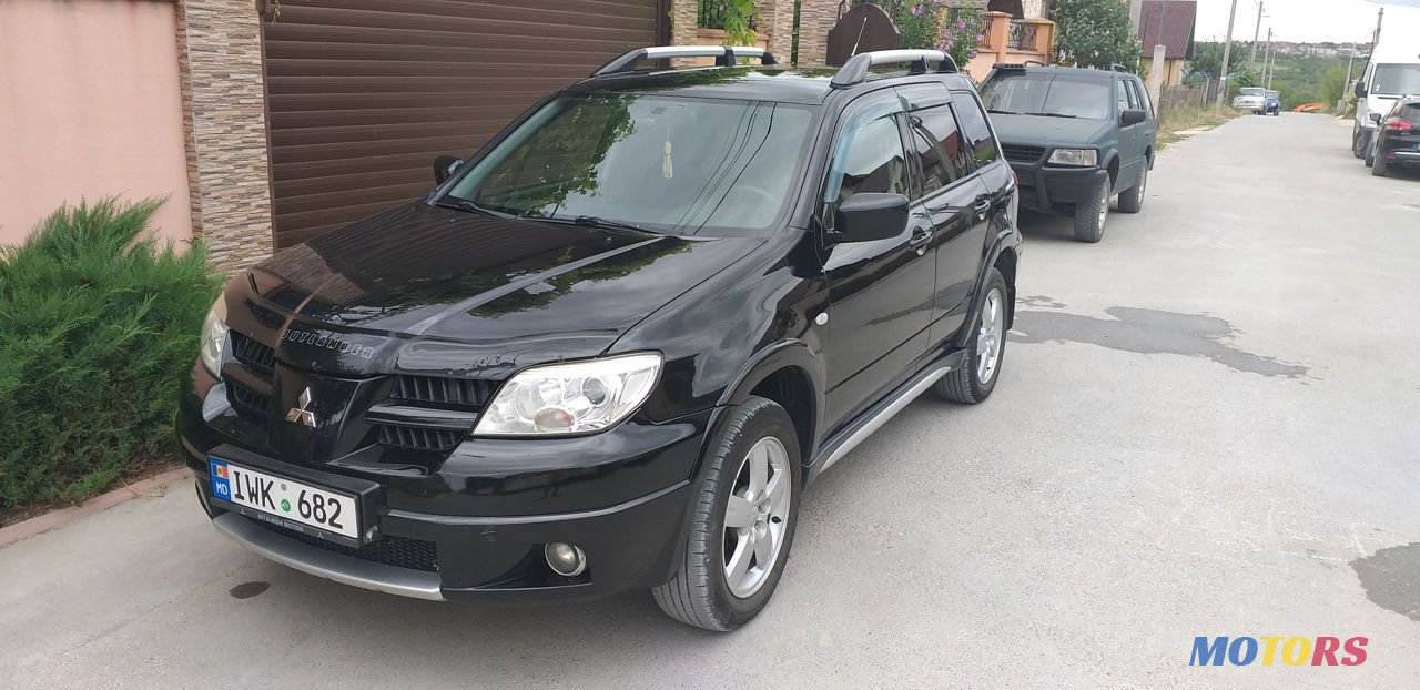 2008' Mitsubishi Outlander photo #1