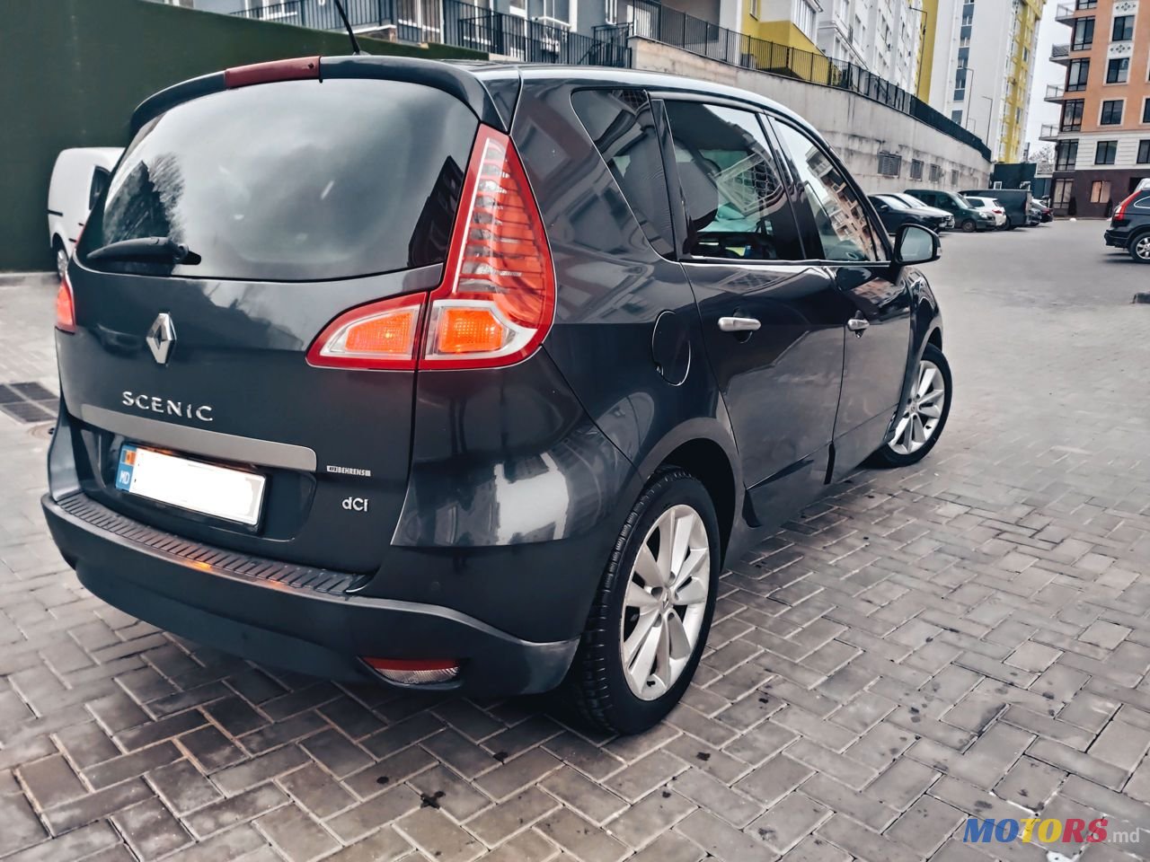 2010' Renault Scenic photo #2