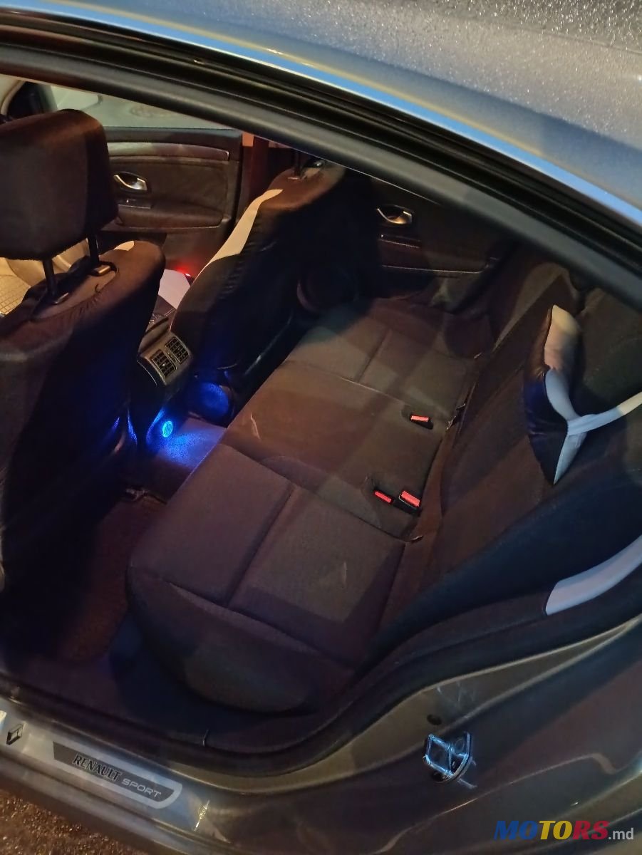 2010' Renault Laguna photo #2