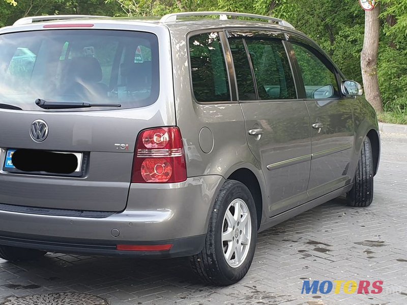 2007' Volkswagen Touran photo #3