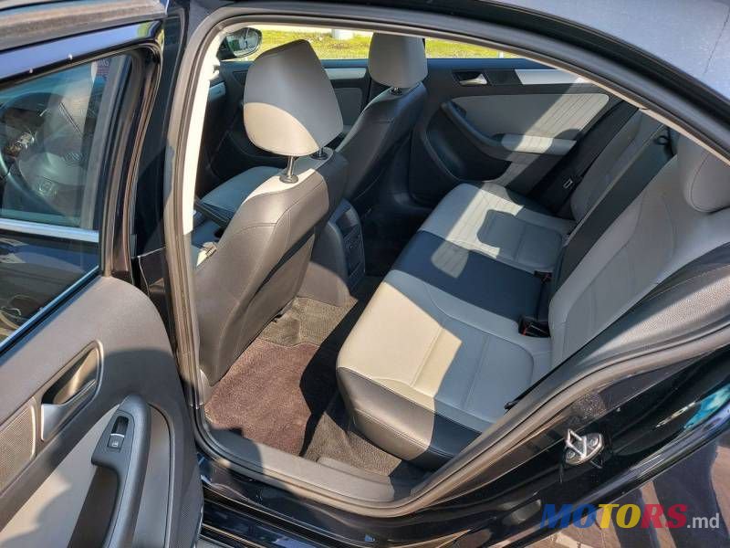 2013' Volkswagen Jetta photo #3