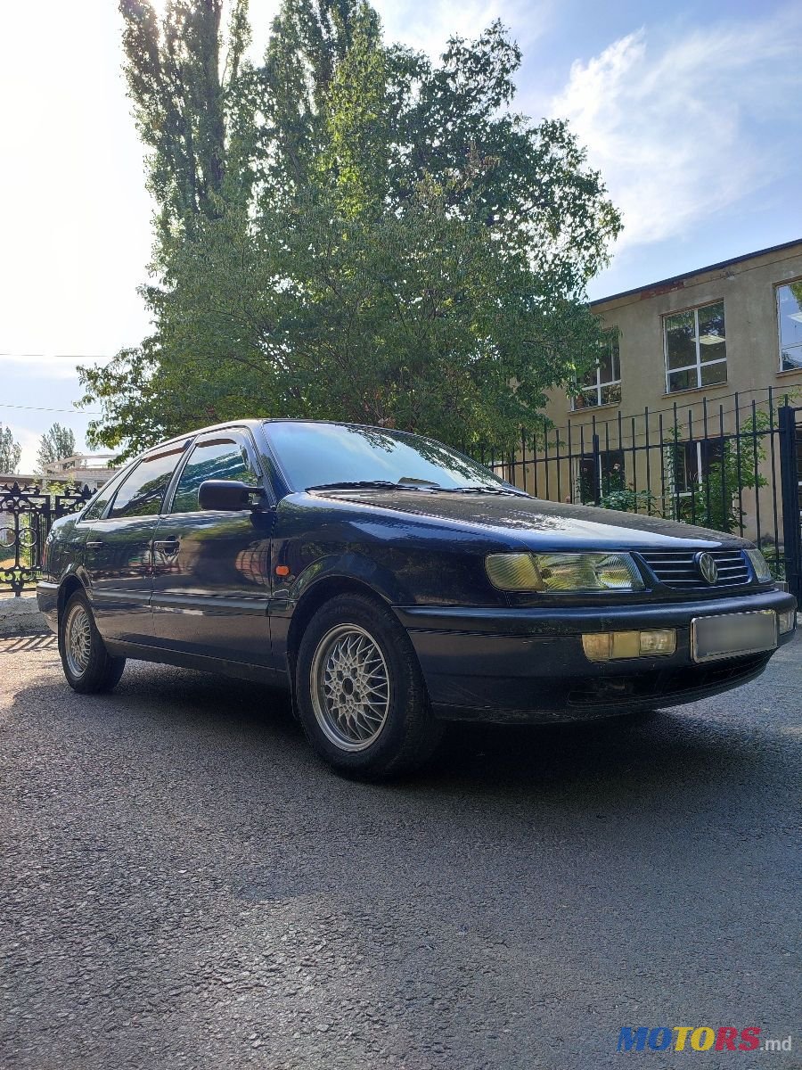 1995' Volkswagen Passat photo #2