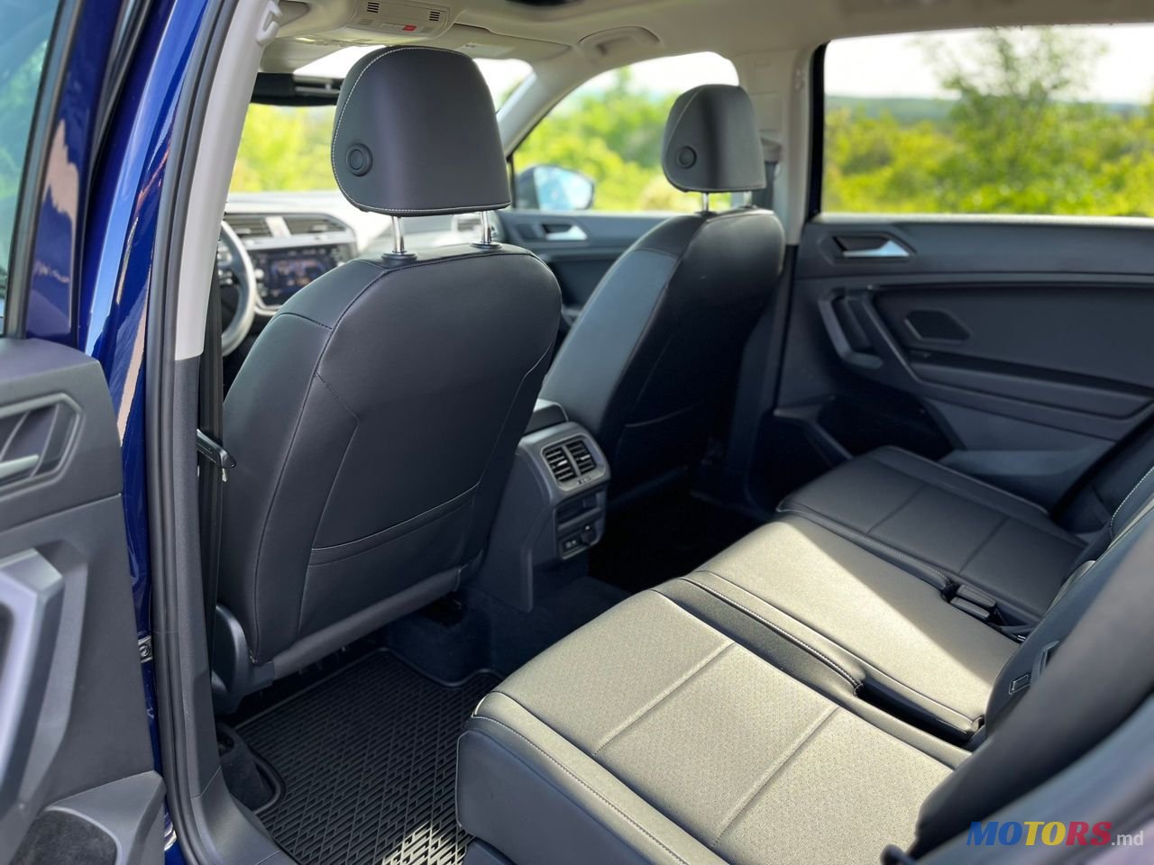 2021' Volkswagen Tiguan photo #5