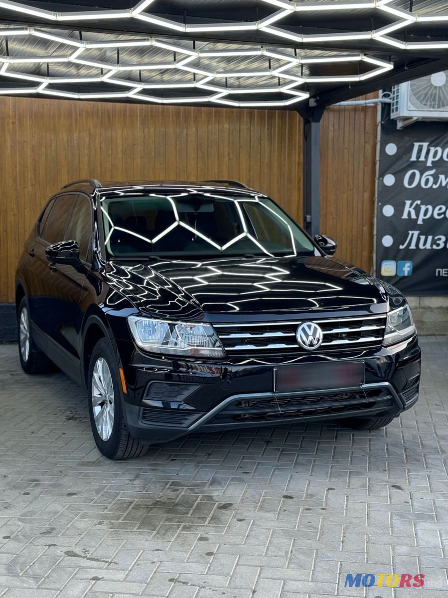 2018' Volkswagen Tiguan photo #4