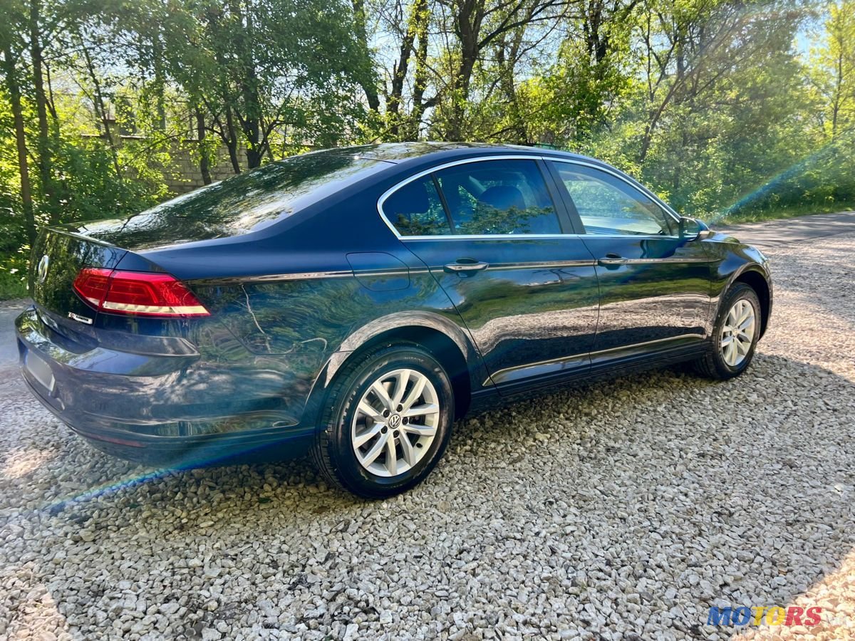 2015' Volkswagen Passat photo #2