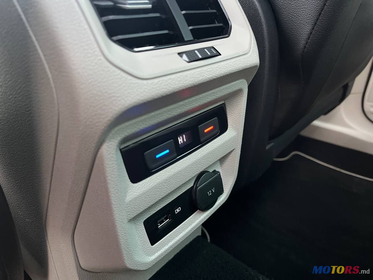 2017' Volkswagen Tiguan photo #4