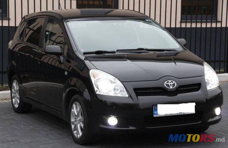 2008' Toyota Corolla Verso photo #2