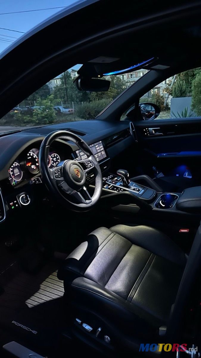 2018' Porsche Cayenne photo #2