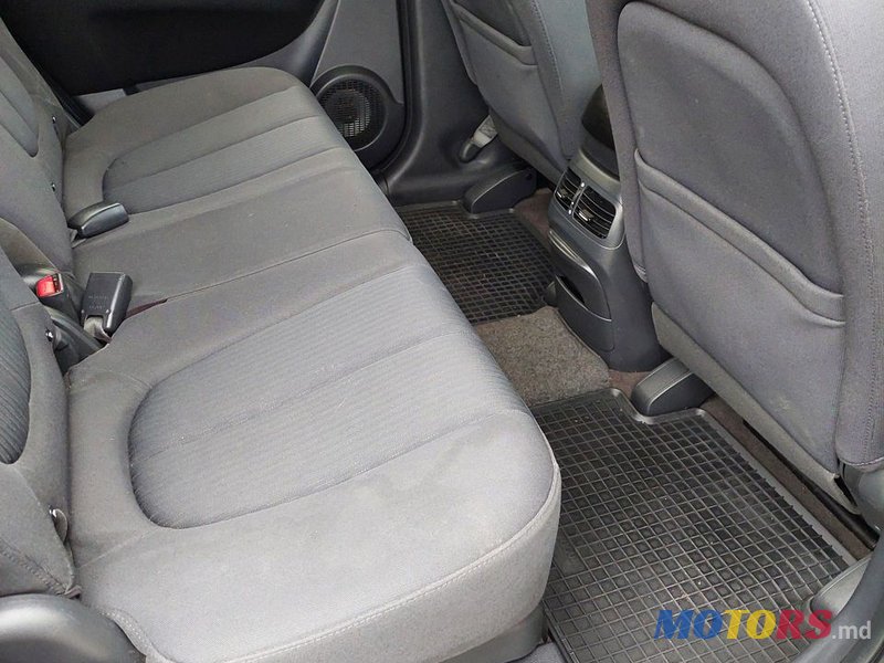 2007' Kia Carens photo #4