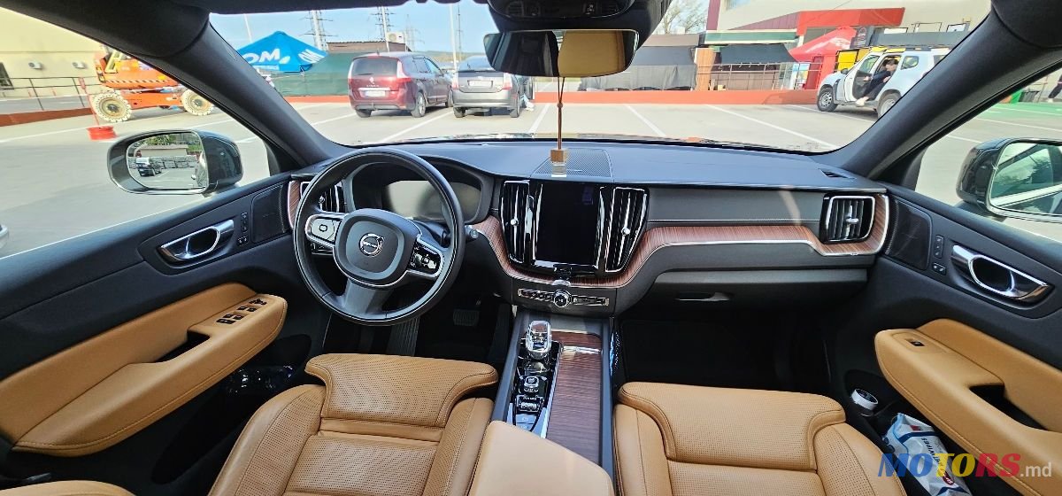 2020' Volvo XC60 photo #4