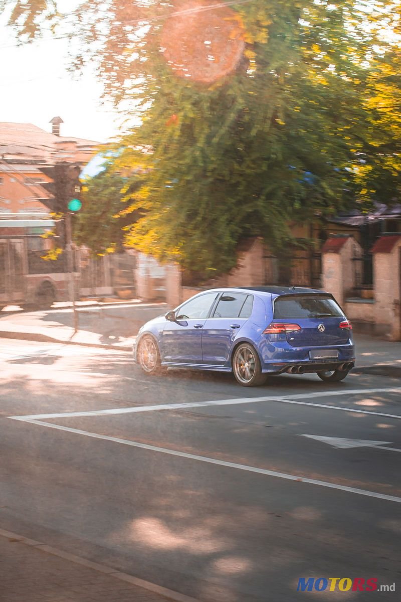 2015' Volkswagen Golf photo #4