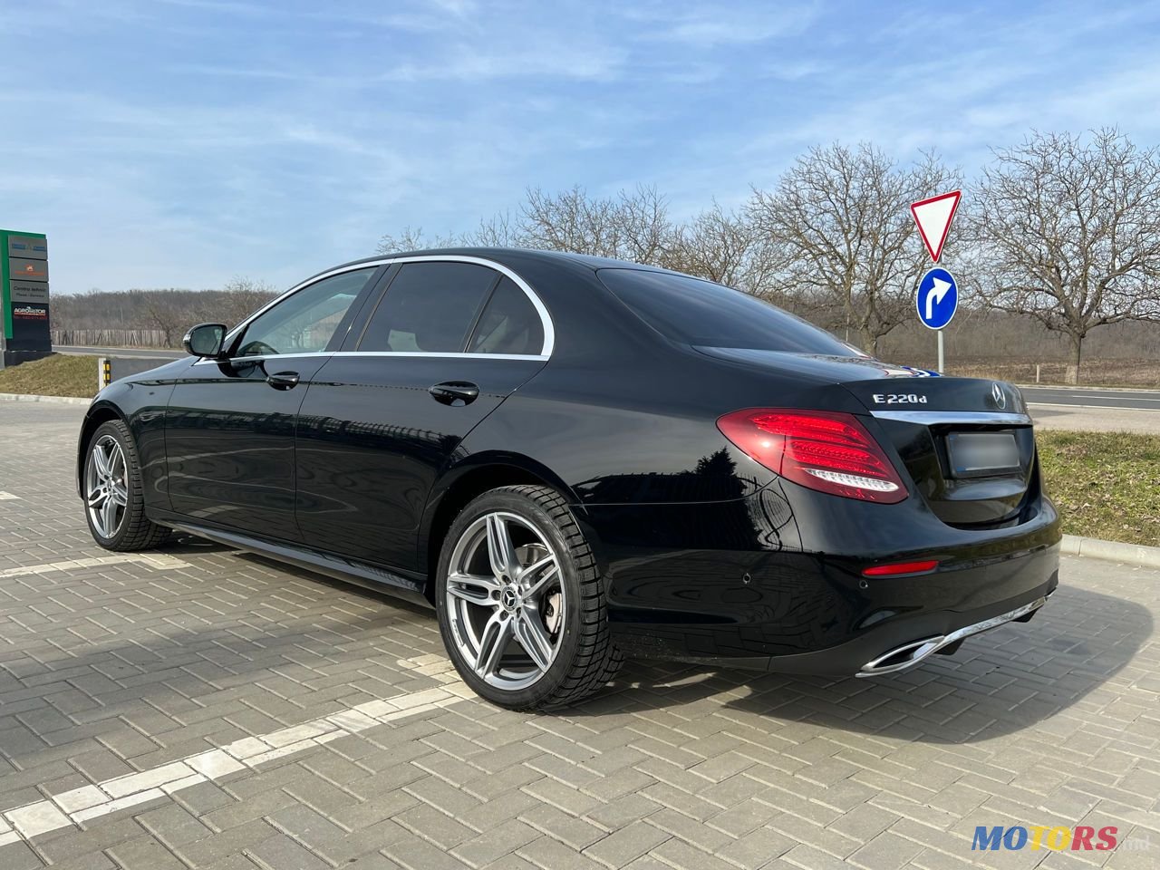 2017' Mercedes-Benz E-Class photo #4