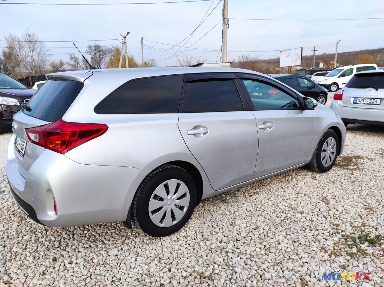 2014' Toyota Auris photo #3