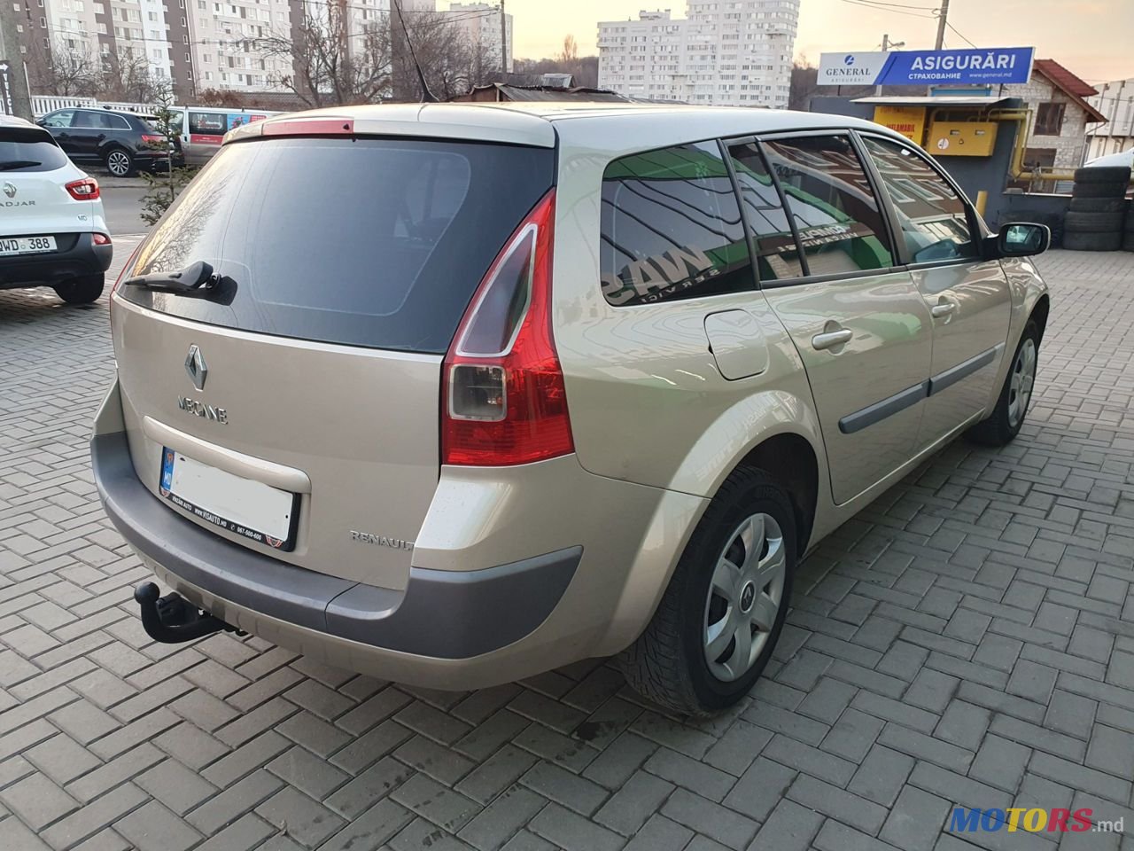 2011' Renault Megane photo #4