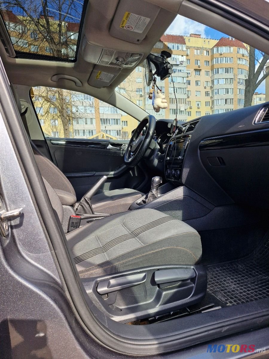 2017' Volkswagen Jetta photo #6